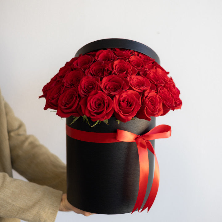 XXL Edition: Premium Signature Red Roses Bouquet in Fountain