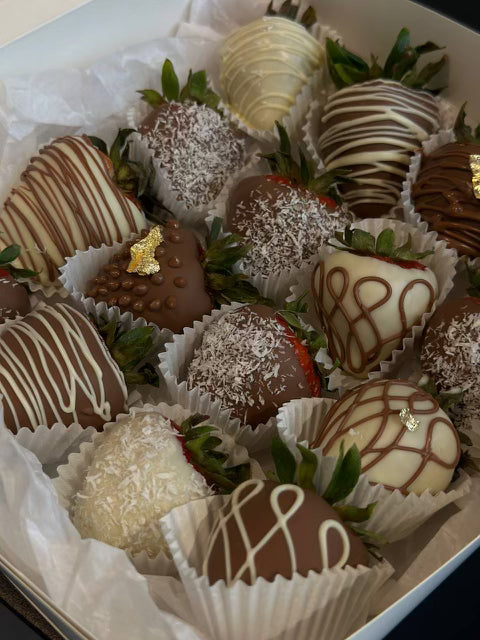 Deluxe Chocolate-Covered Strawberries Collection